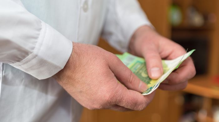 Хирургу-флебологу в Тюмени могут предложить зарплату до 300 тыс. рублей