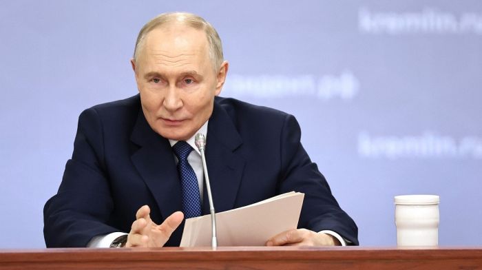 Владимир Путин пообещал улучшить систему оплаты труда медработников