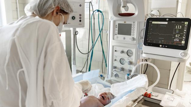 В Новокузнецке проверят все учреждения, где наблюдались матери умерших в роддоме № 1 младенцев