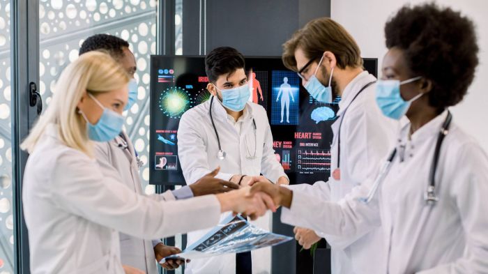 Неоплачиваемая работа врачей и другие факторы тормозят развитие HealthTech-рынка в России