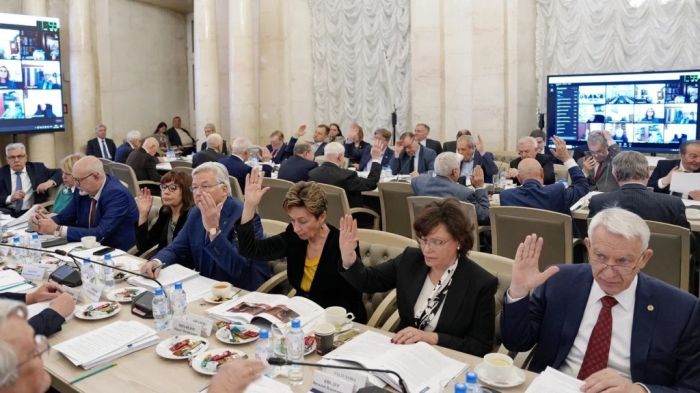 Несколько десятков врачей получили статус профессора РАН
