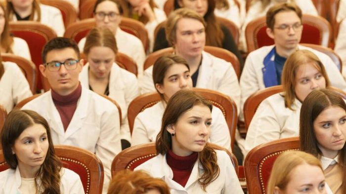 В Госдуме РФ заявили о необязательности работы выпускников медвузов с наставником