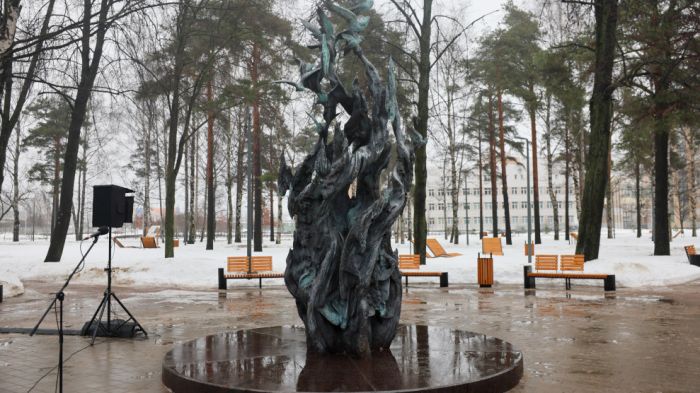 В Петербурге открыли памятник жертвам COVID-19