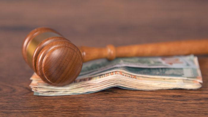 Суд запретил платить зарплаты врачам без аккредитации из средств ОМС