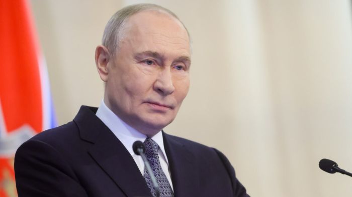 Владимир Путин поручил кабмину снижение «бумажной нагрузки» на медработников